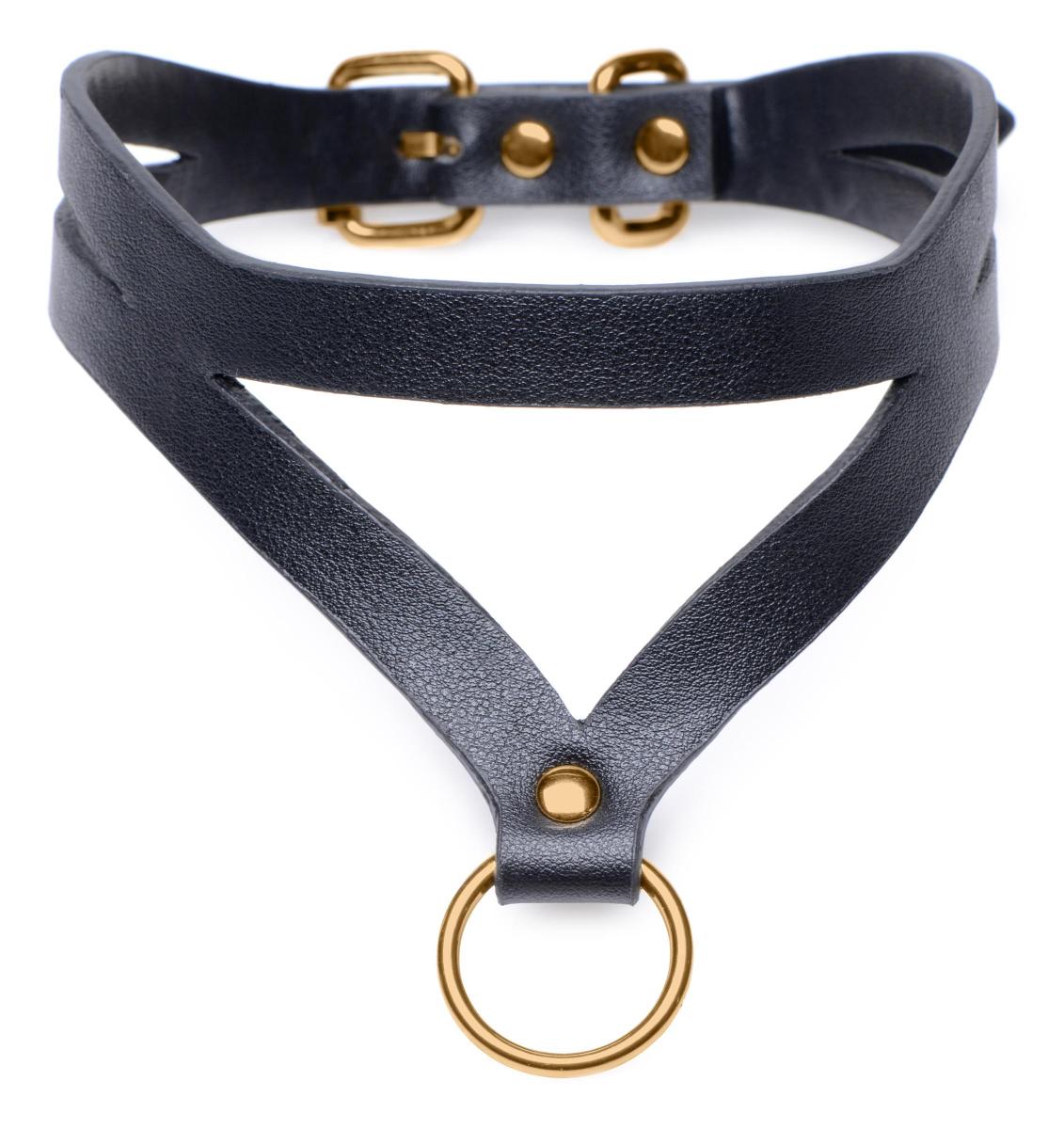 Bondage Baddie Halsband 2 Edles Bondage Baddie Halsband in Schwarz mit goldenem O-Ring. Hochwertiges veganes Leder, verstellbar (34-41 cm) & nickelfrei. Jetzt sexy Akzente setzen! Exklusive bei RaiX Shop Konstanz kaufen.