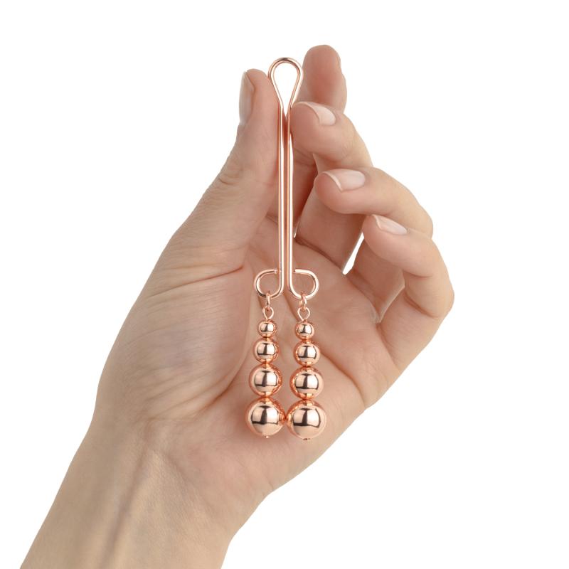 - Pince Clitoris - Poids SubtilD&eacute;couvrez une stimulation raffin&eacute;e avec cette pince pour clitoris, con&ccedil;ue pour celles et ceux qui recherchent des sensations ci 5